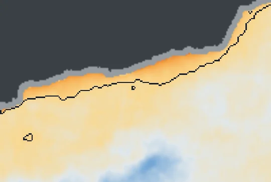 Balatonakali partja előtt a víz átlagos hőtöbblete műholdas hőképről; a sötét vonal a +0,5 °C-os határ