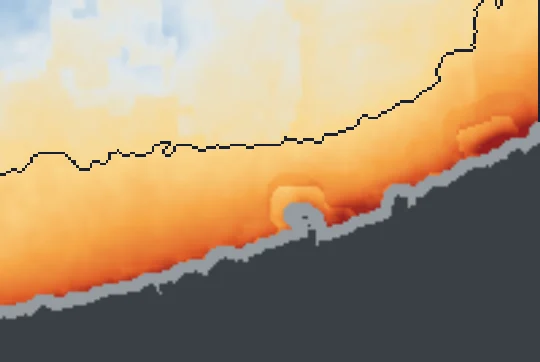 Balatonfenyves partja előtt a víz átlagos hőtöbblete műholdas hőképről; a sötét vonal a +0,5 °C-os határ