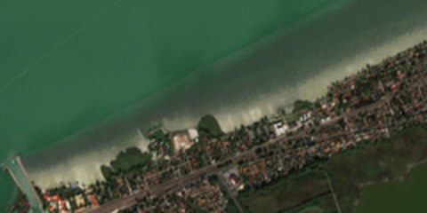 Fonyód partja műholdról 2026. október 3-án, 30 cm-es vízállásnál, szárazra került homoksávval